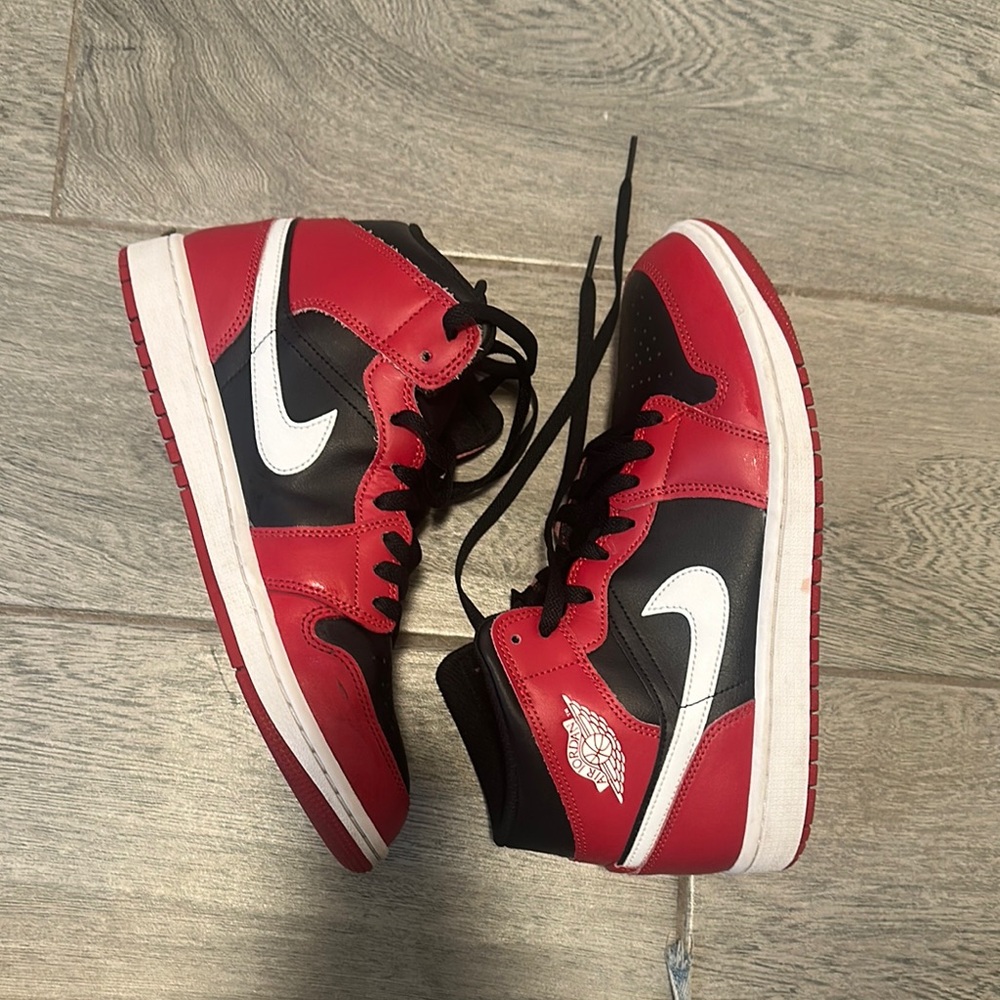Air Jordan 1 Mid